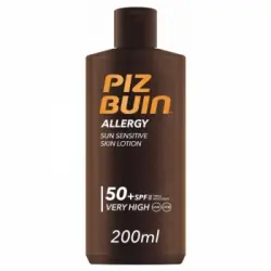 Protector solar facial SPF 50+ protección muy alta para pieles sensibles al sol Allergy Piz Buin 200 ml.