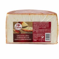 Queso semicurado de cabra corteza pimentonada Carrefour Extra cuña 450 g.