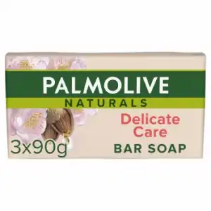 Jabón de manos en pastilla con leche de almendras Delicate Care Naturals Palmolive pack de 3 unidades de 90 g.