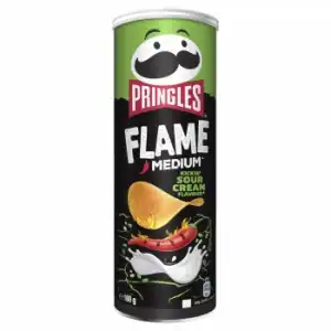 Aperitivo de patata Kicking Sour Cream Flame Pringles 160 g.