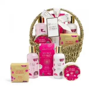 Set IDC Institute secret stories: gel ducha 160 ml, loción 160 ml, sales baño 150 g, jabón 100 g y crema manos 60 ml.