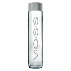 Agua de manantial Voss en botella de vidrio 80 cl.